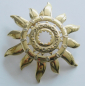 Preview: Original Pierre Lang Anhänger Brosche Sonne goldfarben helle Steinchen Ø8,2cm