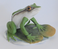 Porzellanfigur Laubfrosch auf Blatt AK Kaiser Nr. 610 Bisquit farbig Tagliariol
