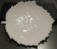 Blattschale mittel KPM Berlin Entw. Johannes Henke weiß I. Wahl 12,5x11,5cm