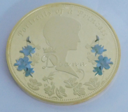 Preview: Gigant Medaille Lady Diana - Portraits of a Princess blauer Stein Ø70mm