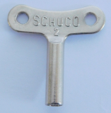 Alter Schlüssel Schuco 2 für Blechspielzeug Auto Motorrad Bus ? ca. 2,9x2,9cm