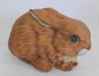 Porzellanfigur Hase Hasenbaby AK Kaiser 518 Gawantka Bisquit farbig 11,5x6,5 H7