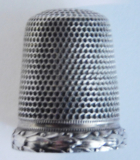 Kleiner alter Fingerhut Silber 800 kleines Blattmuster