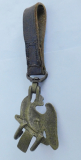 Alter Trommelhaken Preussen Adler Messing 7,5x6cm an Lederschlaufe