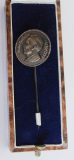 Alte Nadel Pin Vater Raiffeisen - Einer für alle - Alle für einen -