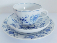 3tlg. Gedeck Meissen Zwiebelmuster I. Wahl Tasse Untere Teller