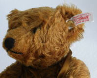Original Steiff Teddy Nr. 99204 für Bose limitiert Knopf Fähnchen 28cm (N)