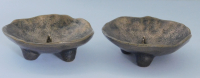 2 kleine Bronze Kerzenleuchter mit Dorn auf 3 Füßchen Ø5,5-6,5cm 229g