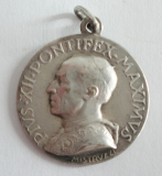Kleine alte Medaille Anhänger Papst Pius XII / Hlg. Familie versilbert Ø2,6cm