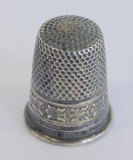 Kleiner Fingerhut Silber 800 Blütenmuster