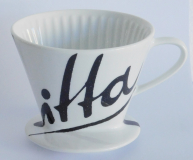 Melitta Kaffeefilter 102 1 Loch schwarze Schrift Design Roland Wück