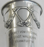 Seltener Jugendstil Andenken Pokal Waldbahn Frankfurt versilbert Marke S Glocke
