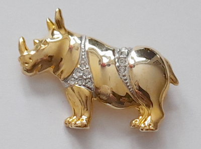 Brosche Nashorn goldfarben mit kleinen hellen Steinchen 4,8x3cm