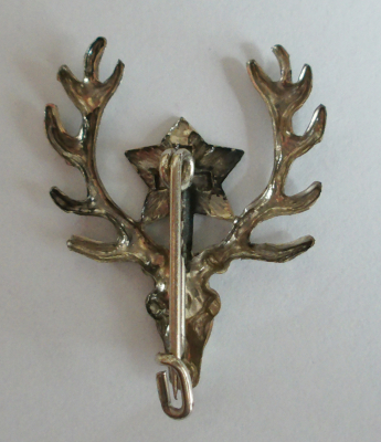 Alte Nadel Abzeichen Hirsch Hubertushirsch Hutanstecker 3,2x2,5cm