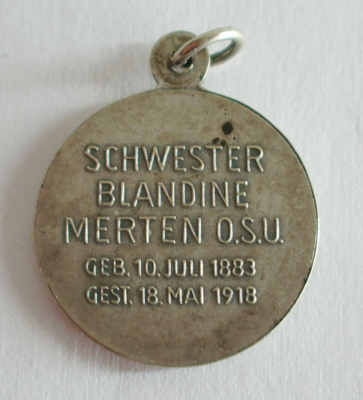 Kleine Pilgermedaille Anhänger Schwester Blandine Merten Andenken Ø1,9cm