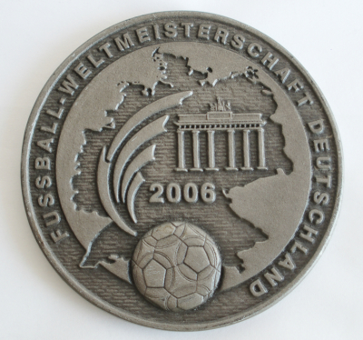 Buderus Eisenguß Relief Kunstguss Fussball-Weltmeisterschaft 2006 Ø11cm