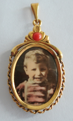 Alter Jugendstil Anhänger Fotoanhänger Double Koralle oval 4,3x2,3cm