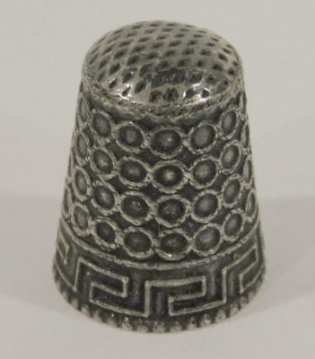 Kleiner Fingerhut Silber 835 geometrisches Muster Kreise 4,4g