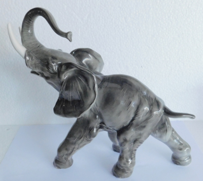 Naturgetreu ausgeformte Porzellanfigur Elefant Hutschenreuther Tutter 21cm