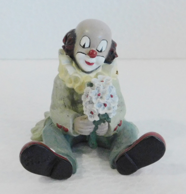 Original Gilde Clown mit Blumen sitzend 5,7cm