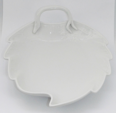 Blattschale Schale KPM Berlin weiß Relief leicht floral I. Wahl 21,5x18cm (N)