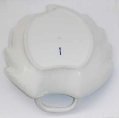 Blattschale Schale KPM Berlin weiß Relief leicht floral I. Wahl 21,5x18cm (N)