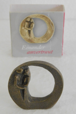 Mini Bronze Skulptur Liebespaar Einander anvertraut Maria Laach A. Zrenner Ø4cm