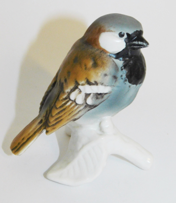 Porzellanfigur Spatz auf Ast Goebel Vogel 6,5cm (N)