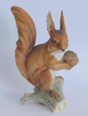 Porzellanfigur Eichhörnchen AK Kaiser Nr. 486 Gawantka Bisquit farbig 12,6cm