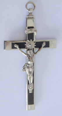 Altes Brustkreuz Sterbekreuz Inri Jesus plastisch 8,5x4,5cm