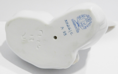 Kleine Porzellanfigur 2 Hasen Herend 5226/C weiß sparsam farbig bemalt 8,5cm