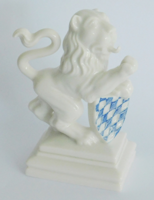 Porzellanfigur bayerischer Löwe mit Wappen Nymphenburg Rauch 705a I. Wahl 9c