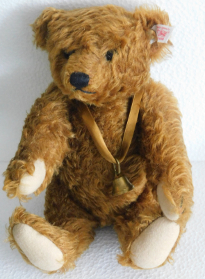 Original Steiff Teddy Nr. 99204 für Bose limitiert Knopf Fähnchen 28cm (N)