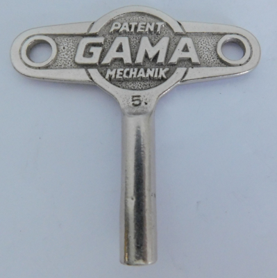Alter Schlüssel Patent Gama Mechanik 5 Blechspielzeug ca. 6x6cm