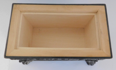 Eisenguss Schatulle Kästchen Tatzen Greife Pinienzapfen Tabakdose gusseisen 15x8