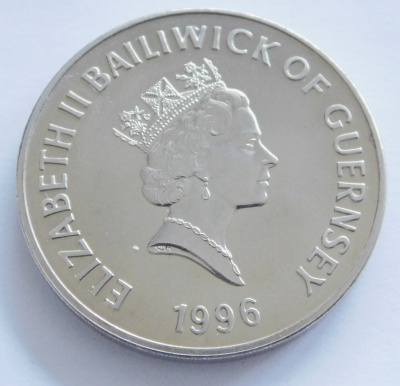 Five Pounds 5 Pfund Guernsey Elizabeth II. 1996 Ø3,8cm