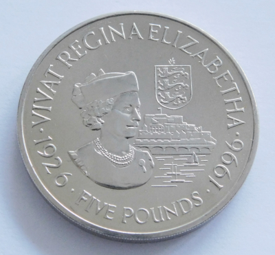 Five Pounds 5 Pfund Guernsey Elizabeth II. 1996 Ø3,8cm