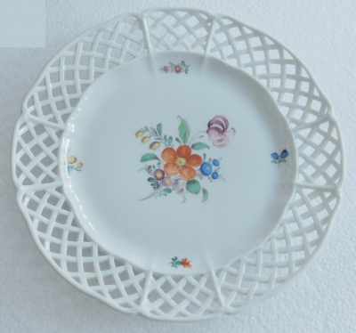Großer Teller Prunkteller Nymphenburg bunte Blumen Durchbruchrand Ø26cm