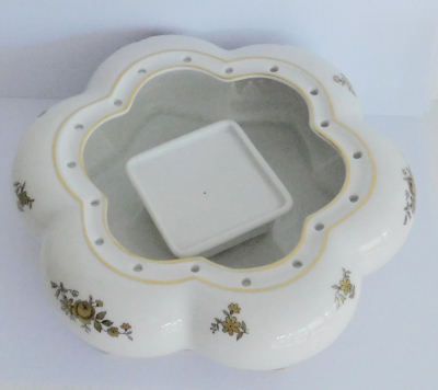 Blumensteckschale Hutschenreuther Tutter Podest für Figur Engel oä. creme-gold