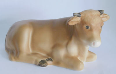 Hummelfigur Porzellanfigur liegende Kuh Hummel Goebel 214/K/0 L12cm