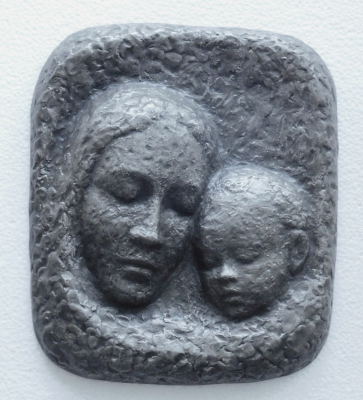 Buderus Eisenguß Relief Kunstguss Mutter und Kind stark plastisch 29,5x25,5cm