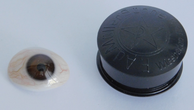 Altes Glasauge Augenprothese braun Optiker + Dose F. Ad. Müller Wiesbaden #d