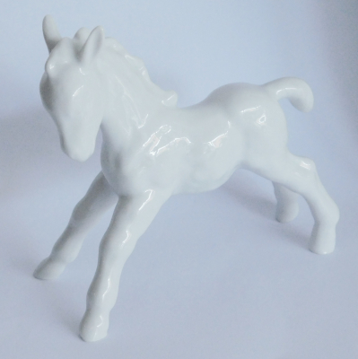 Naturgetreu ausgeformte Porzellanfigur Fohlen Pferd Wallendorf L11,5 H10,5cm