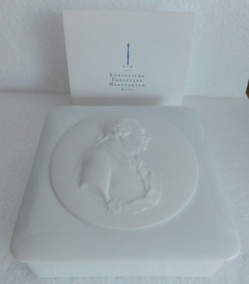 Deckeldose KPM Berlin Bisquit Relief Friedrich der Große I. Wahl 10x10cm
