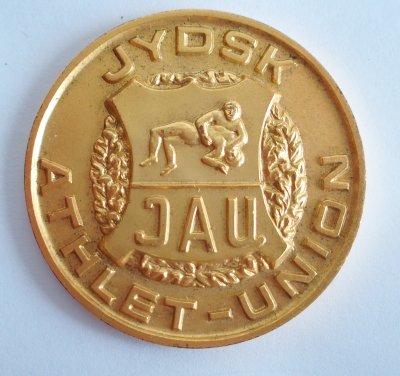Medaille Jydsk Athlet-Union JAU Dänemark goldfarben Ø4,8cm