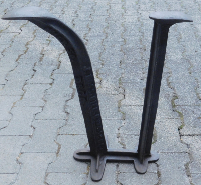 Alter Schuhmacher Amboss Zweibein Schustereisen J. Boss DRGM