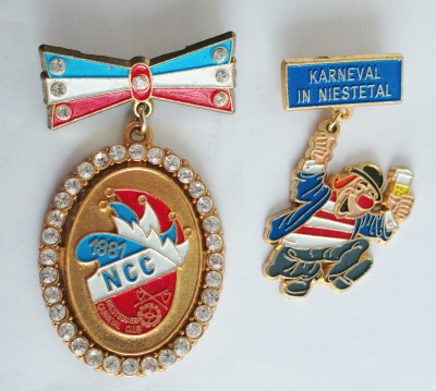 2 alte Karnevalsorden Anstecker NCC Niesetaler Carneval Club Fasching Clown