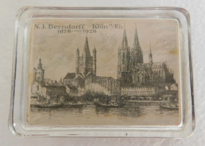 Glas Briefbeschwerer Werbung Stoffgroßhandlung N. J. Berndorff Köln Andenken