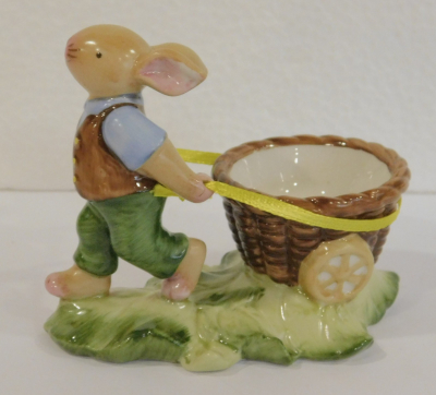 Villeroy & Boch Jahres Eierbecher 2018 Ostern Hase zieht Korbwagen limited