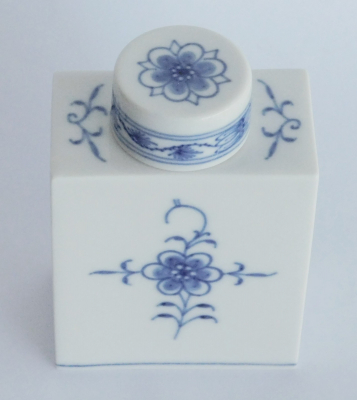 Teedose Meissen Zwiebelmuster I. Wahl eckige Form 6,7x4cm H 9,8cm